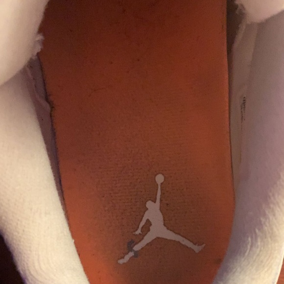 Women’s Jordan 11 Citrus - Picture 4 of 7